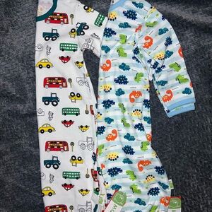 🩷5/$25 Set of 2 Colorful 12-18M gowns with Prints including cars and Dinos